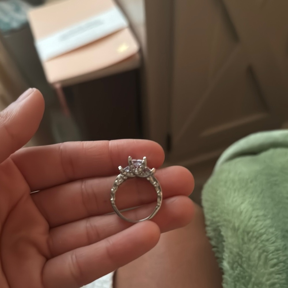 Elegant Silver Ring with Clear Gemstones